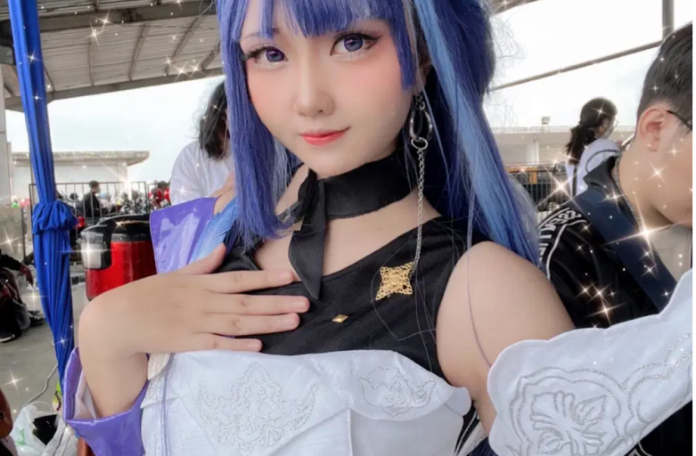Mengenal Sosok Cosplayer Azulacan